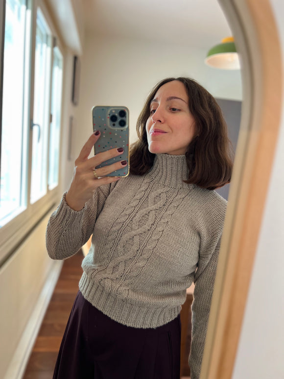 Maglione corto fatto a mano
