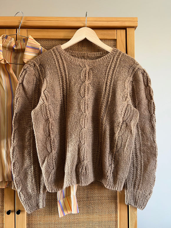 Maglione intrecciato fatto a mano