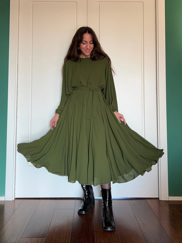 Abito lungo con cintura verde