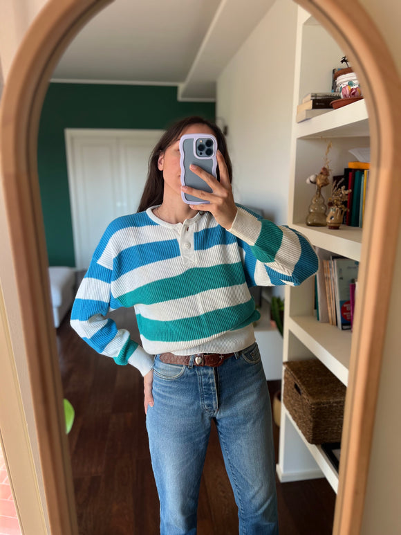 Maglione a righe azzurre e verdi