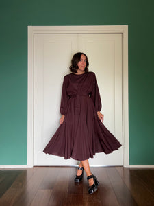 Abito lungo con cintura satin vinaccia-marrone