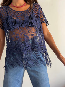 Maglia crochet blu con frange