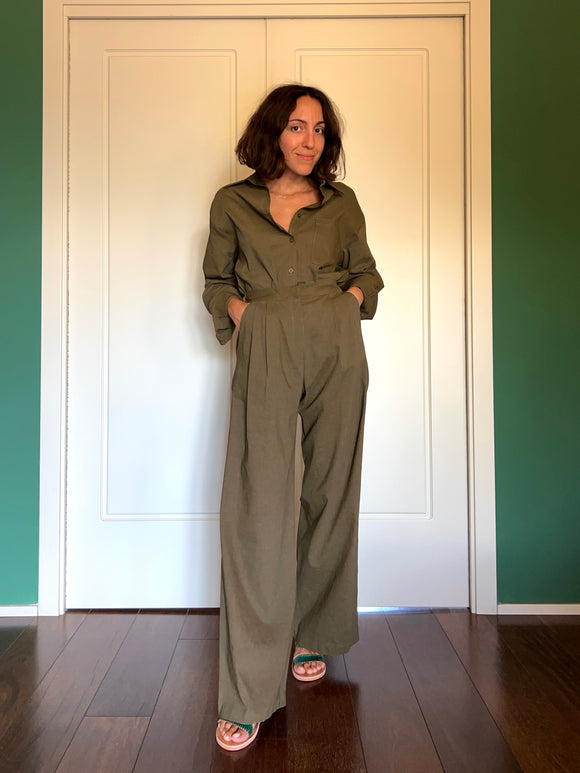 Pantalone sartoriale con le pince misto lino verde militare