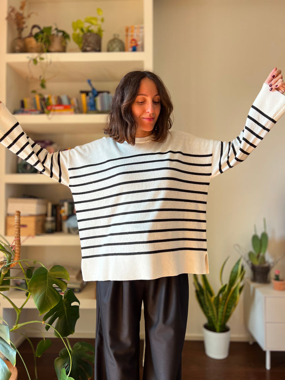 PRE ORDINE • Maglione over panna righe nere