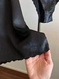 Completino di seta nero scollo con V