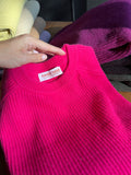 Maglione a coste con spacchi fuxia