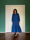 Abito lungo con cintura satin blu