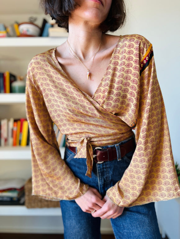 Camicia indiana incrociata dorata