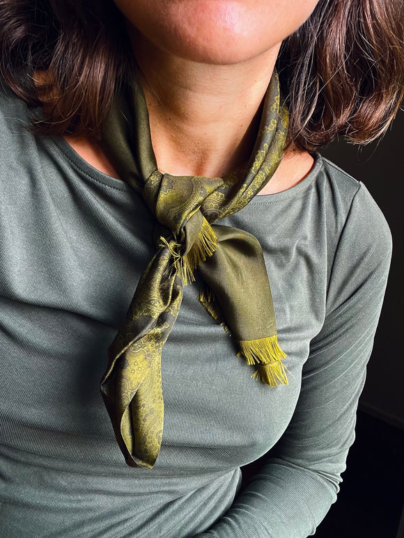 Foulard di seta verde oliva