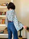 Camicia indiana incrociata bianca fiori turchesi