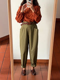 Pantaloni verde militare con tasche grandi