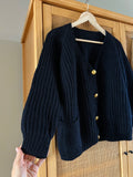 Cardigan blu fatto a mano