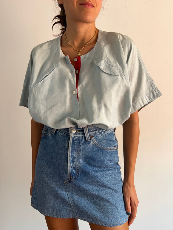 Camicia verde acqua profili rossi