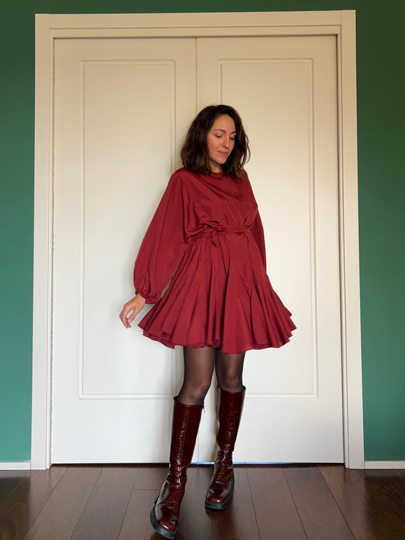 Abito con cintura satin rossetto