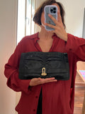 Pochette nera arricciata