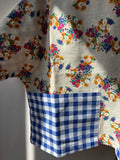 T-shirt Leggerissima con tasche • fiori colorati e quadri blu