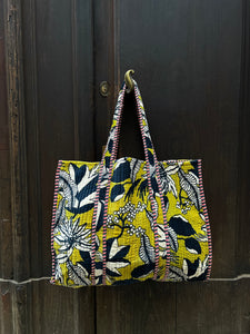 Maxi borsa trapuntata in velluto • oliva