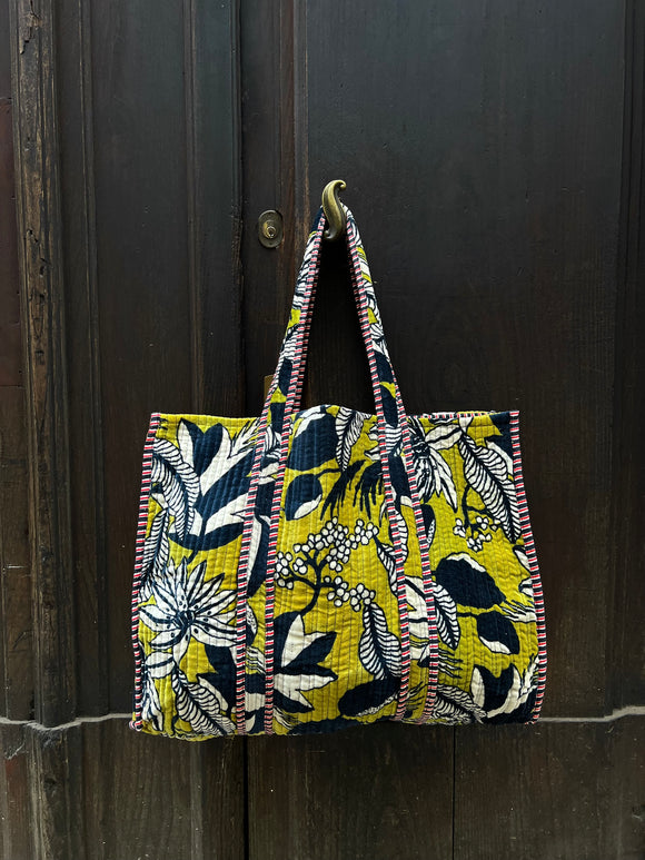 Maxi borsa trapuntata in velluto • oliva