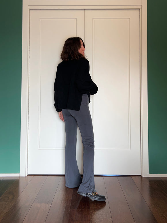 Pantalone a zampa a costine grigio