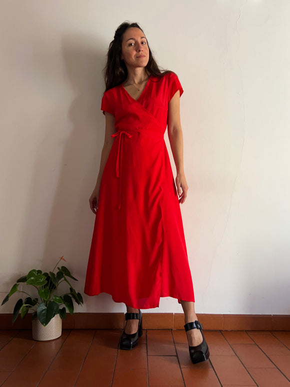 PRE ORDINE • Abito a portafoglio di seta rosso