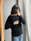 Maglione nero scollo barchetta
