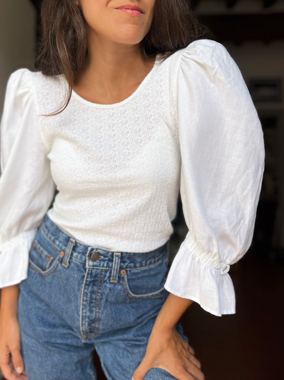Blusa bianca con maniche a sbuffo 2