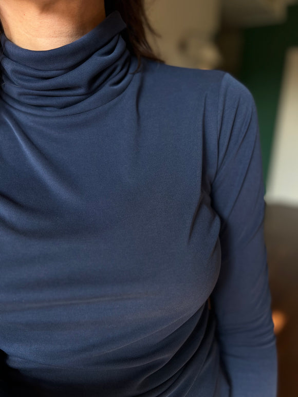 Dolcevita a costine blu