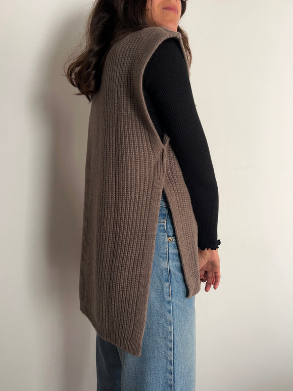 Gilet collo alto noce