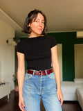 T-shirt in maglia con scollo sulla schiena • nero