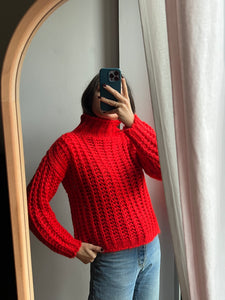 Maglione rosso a collo alto