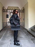 Cappotto a righe con sciarpa