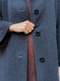 Cappotto grigio con colletto piccolo