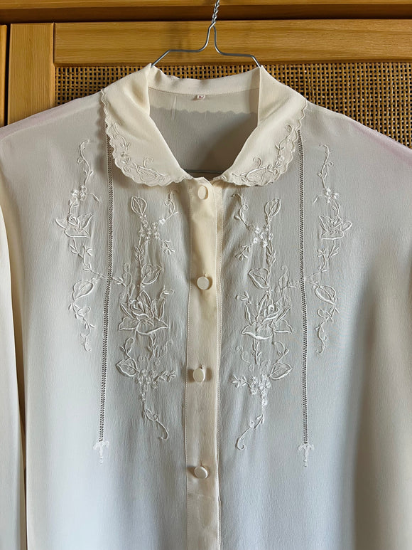 Camicia di seta panna con ricami