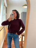 Maglione corto con decorazione vinaccia