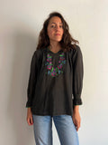 Blusa con ricamo colorato