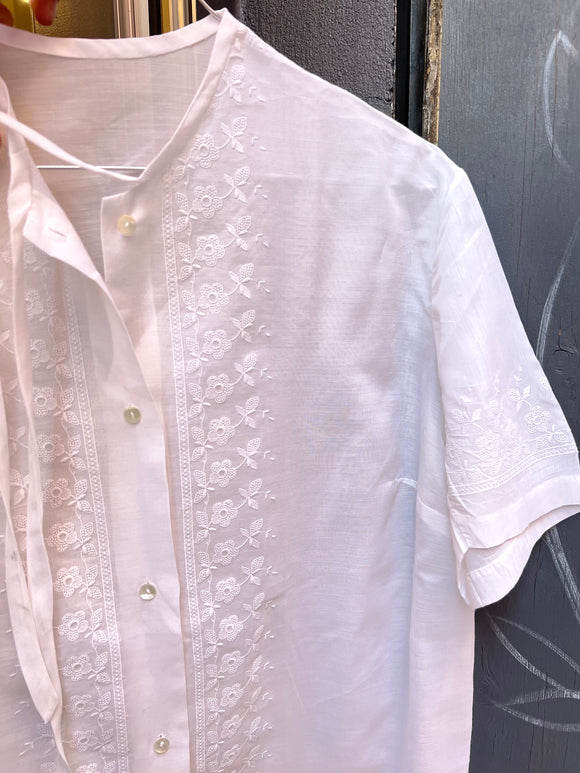 Camicia bianca ricamini fiorellini