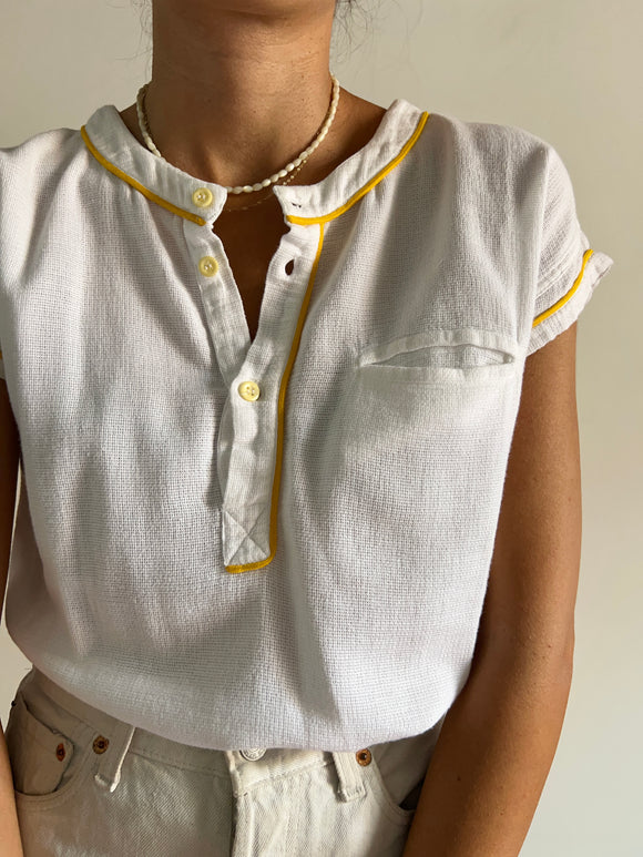 Blusa bianca profili gialli