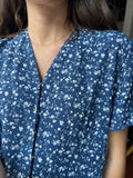 Camicetta blu fiorellini con martingala