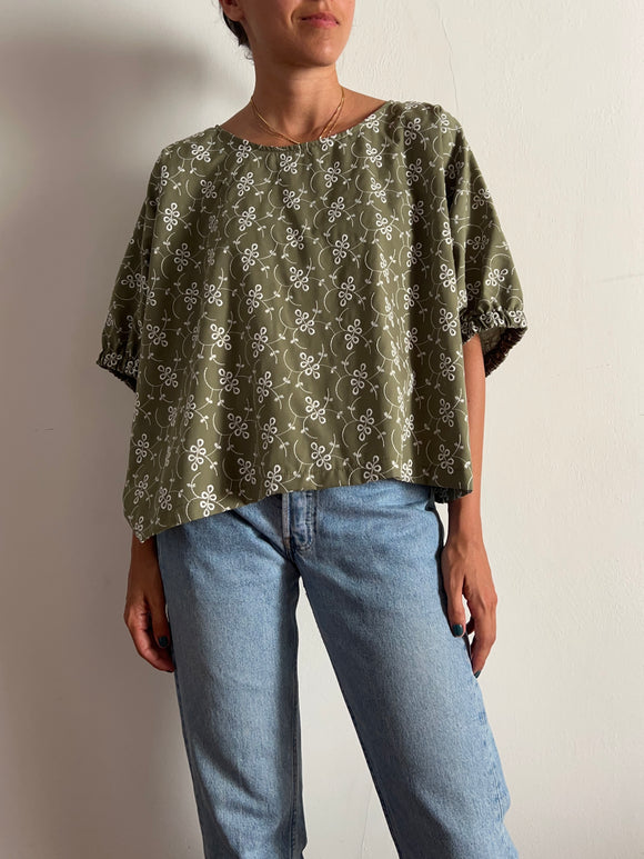 Blusa oversize verde ricamata