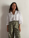 Camicia bianca crop con manica a sbuffo ricamata