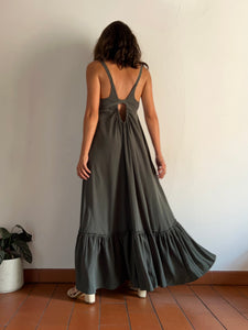 PRE ORDINE • Abito con scollo sulla schiena salvia