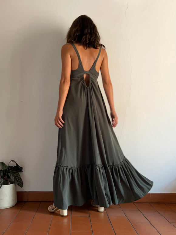 PRE ORDINE • Abito con scollo sulla schiena salvia