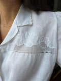 Camicia di lino bianca decorata
