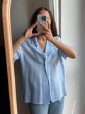 Camicia azzurra ricamata