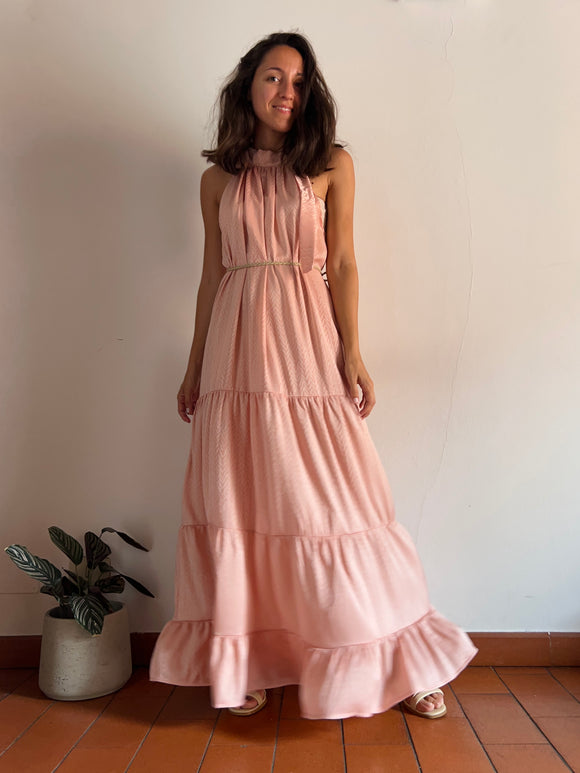 Abito con scollo americano lucido rosa