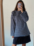 Felpa a righe blu e bianche