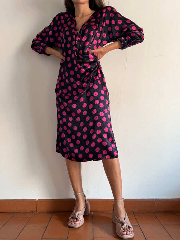 Abito di seta a pois fuxia