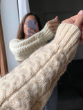 Maglione di lanona panna intrecciato scollo V fatto a mano