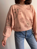 Maglione rosa con decorazioni