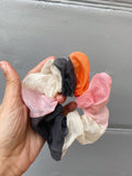 Scrunchie bianco-rosa-nero-arancio